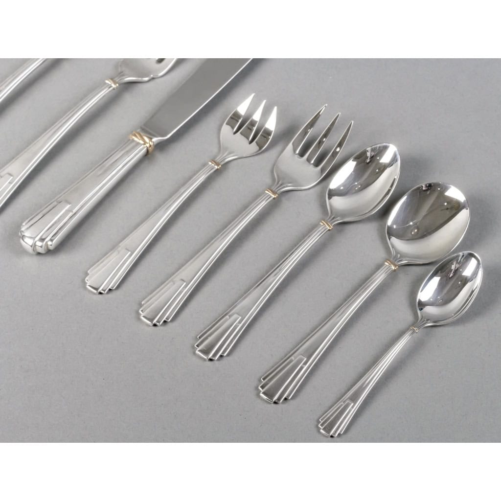 Ménagère « La Maison de Louis Cartier » argent massif pour 18 personnes de CARTIER – 251 pièces | Biron Ménagère « La Maison de Louis Cartier » argent massif pour 18 personnes de CARTIER - 251 pièces