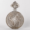 Flacon « Rosace Figurines » verre blanc patiné gris de René LALIQUE | Biron Flacon « Rosace Figurines » verre blanc patiné gris de René LALIQUE