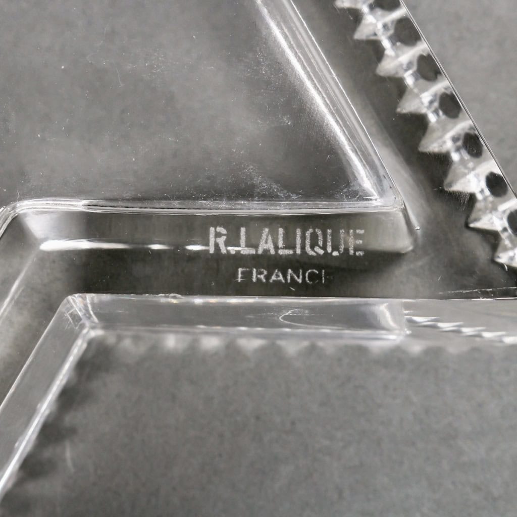 Jardinière Vide-Poche Cendrier "Etoile" verre blanc de René LALIQUE