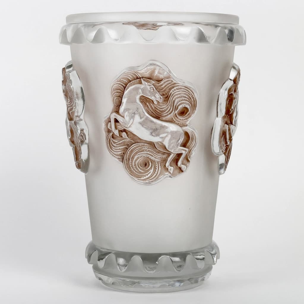 Vase « Camargue » verre blanc patiné sépia de René LALIQUE | Biron |||||||||