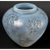 Vase « Estérel » verre opalescent double couche patiné gris de René LALIQUE | Biron Vase « Estérel » verre opalescent double couche patiné gris de René LALIQUE