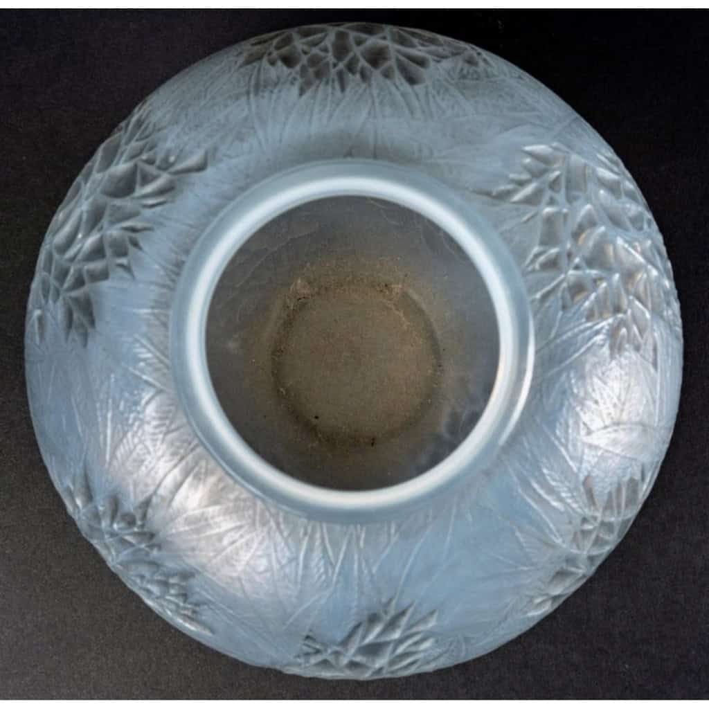 Vase « Estérel » verre opalescent double couche patiné gris de René LALIQUE | Biron Vase « Estérel » verre opalescent double couche patiné gris de René LALIQUE