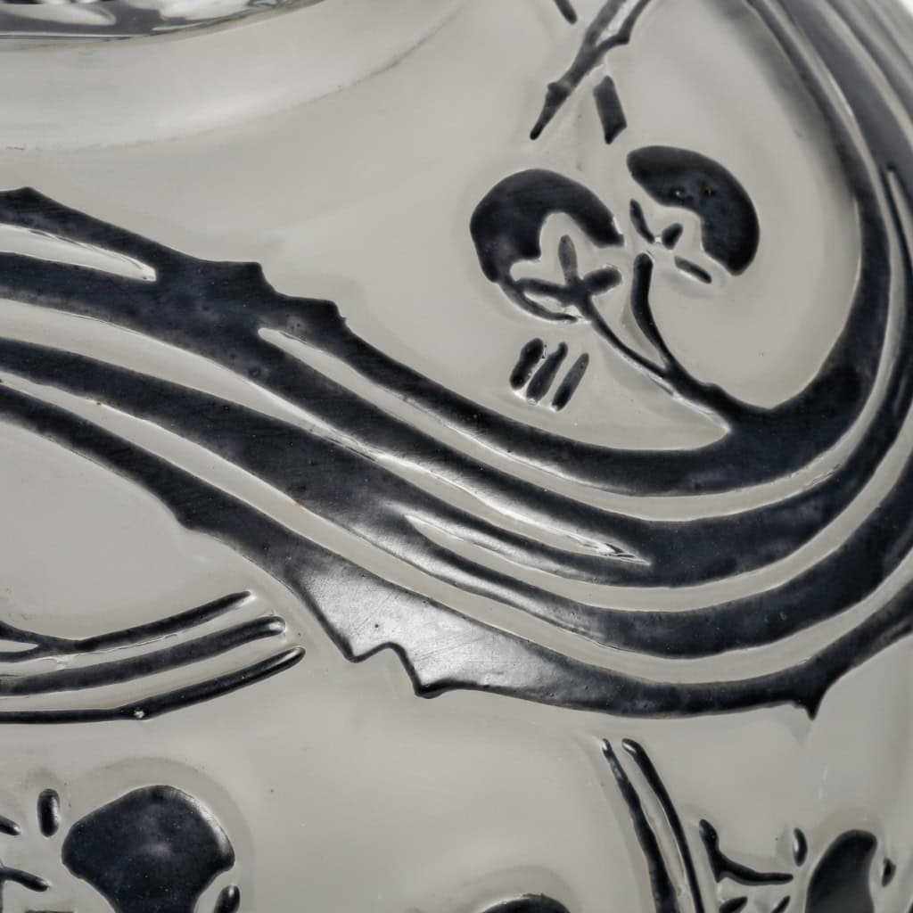 Vase « Baies » verre blanc émaillé noir d’origine à chaud de René LALIQUE | Biron Vase « Baies » verre blanc émaillé noir d’origine à chaud de René LALIQUE