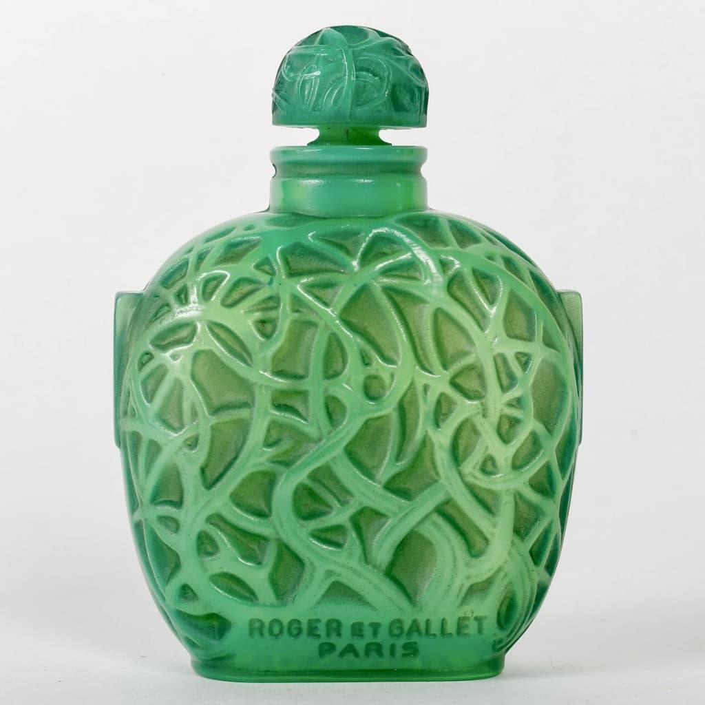 Flacon « Le Jade » verre vert jade patiné gris de René LALIQUE pour Roger et Gallet | Biron Flacon "Le Jade" verre vert jade patiné gris de René LALIQUE pour Roger et Gallet