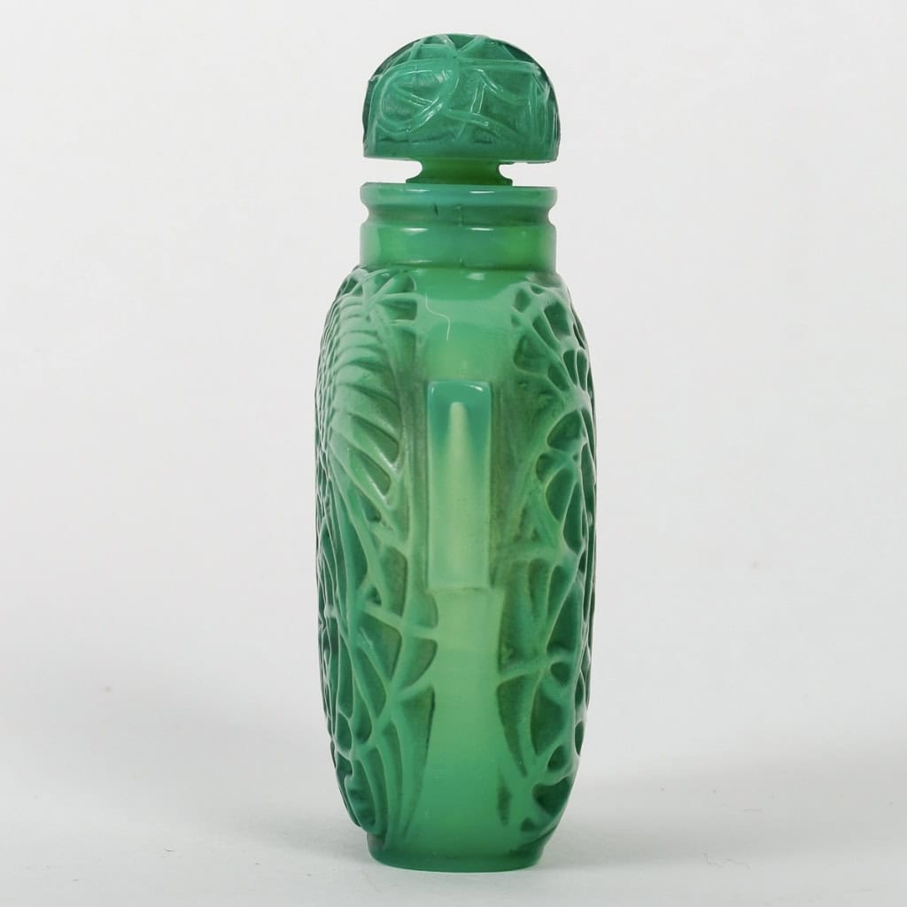 Flacon « Le Jade » verre vert jade patiné gris de René LALIQUE pour Roger et Gallet | Biron Flacon "Le Jade" verre vert jade patiné gris de René LALIQUE pour Roger et Gallet