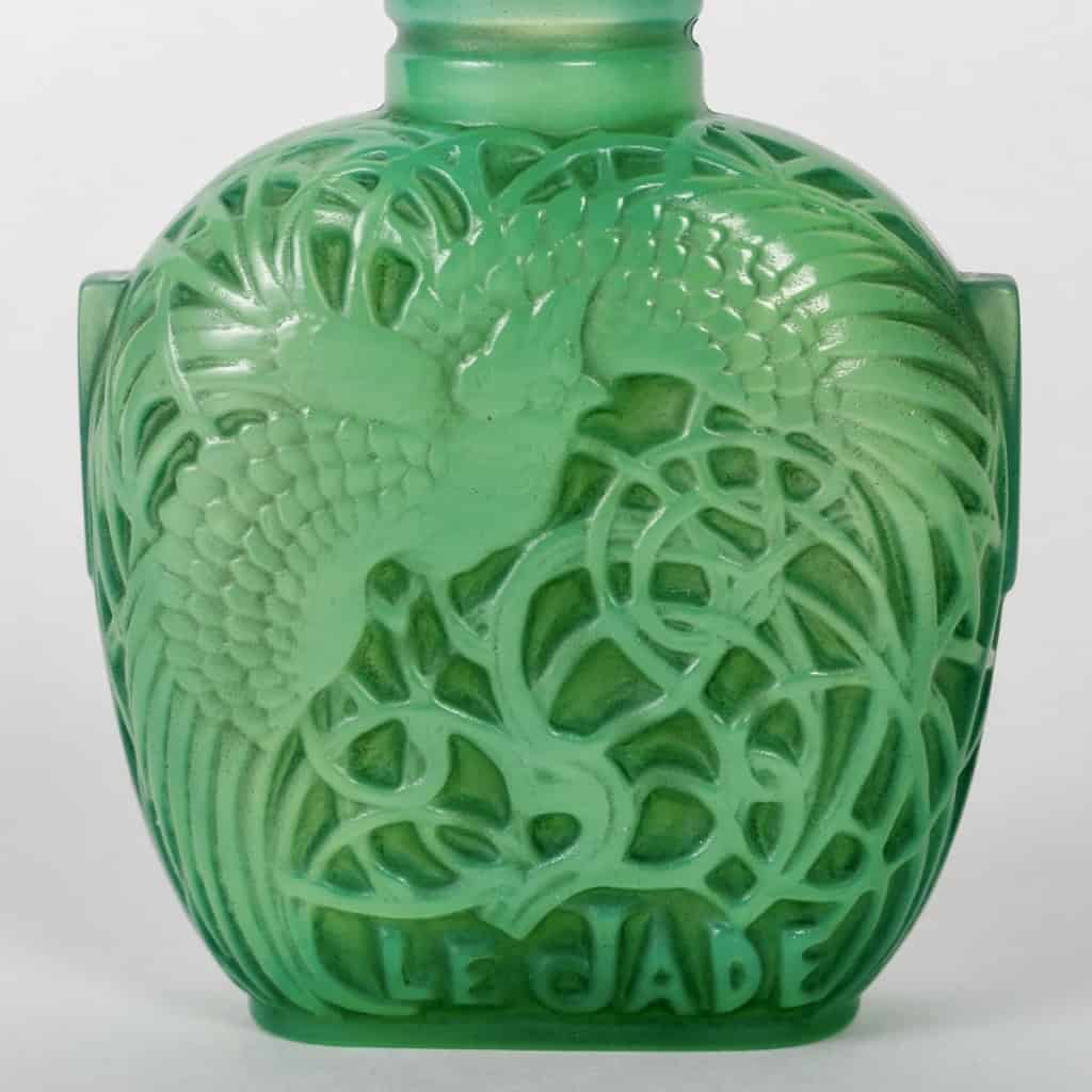 Flacon « Le Jade » verre vert jade patiné gris de René LALIQUE pour Roger et Gallet | Biron Flacon "Le Jade" verre vert jade patiné gris de René LALIQUE pour Roger et Gallet