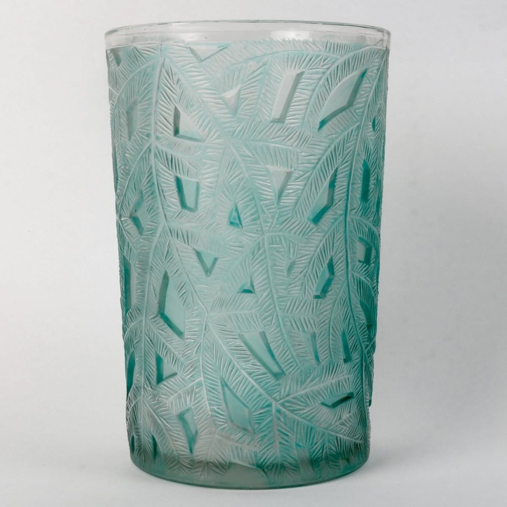 Vase « Epicéa » verre blanc patiné vert de René LALIQUE | Biron Vase "Epicéa" verre blanc patiné vert de René LALIQUE