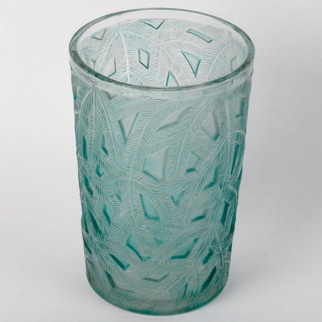 Vase « Epicéa » verre blanc patiné vert de René LALIQUE | Biron Vase "Epicéa" verre blanc patiné vert de René LALIQUE