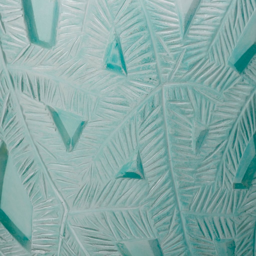 Vase « Epicéa » verre blanc patiné vert de René LALIQUE | Biron Vase "Epicéa" verre blanc patiné vert de René LALIQUE