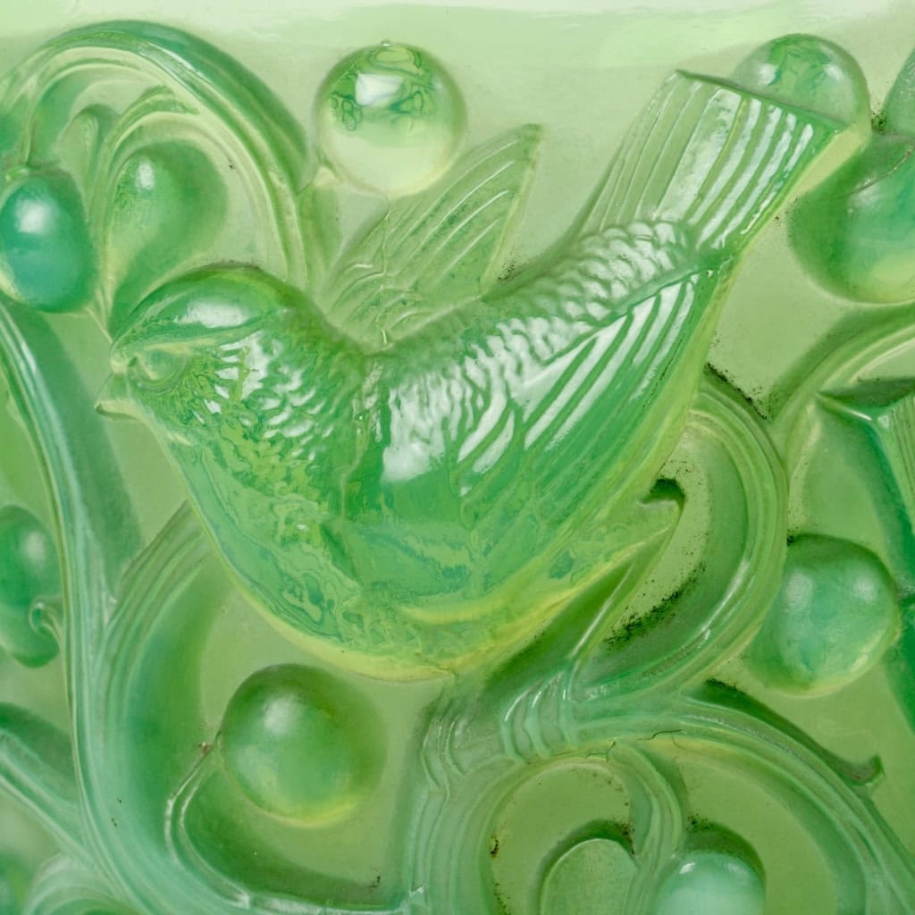Vase « Avallon » verre peppermint de René LALIQUE | Biron Vase "Avallon" verre peppermint de René LALIQUE