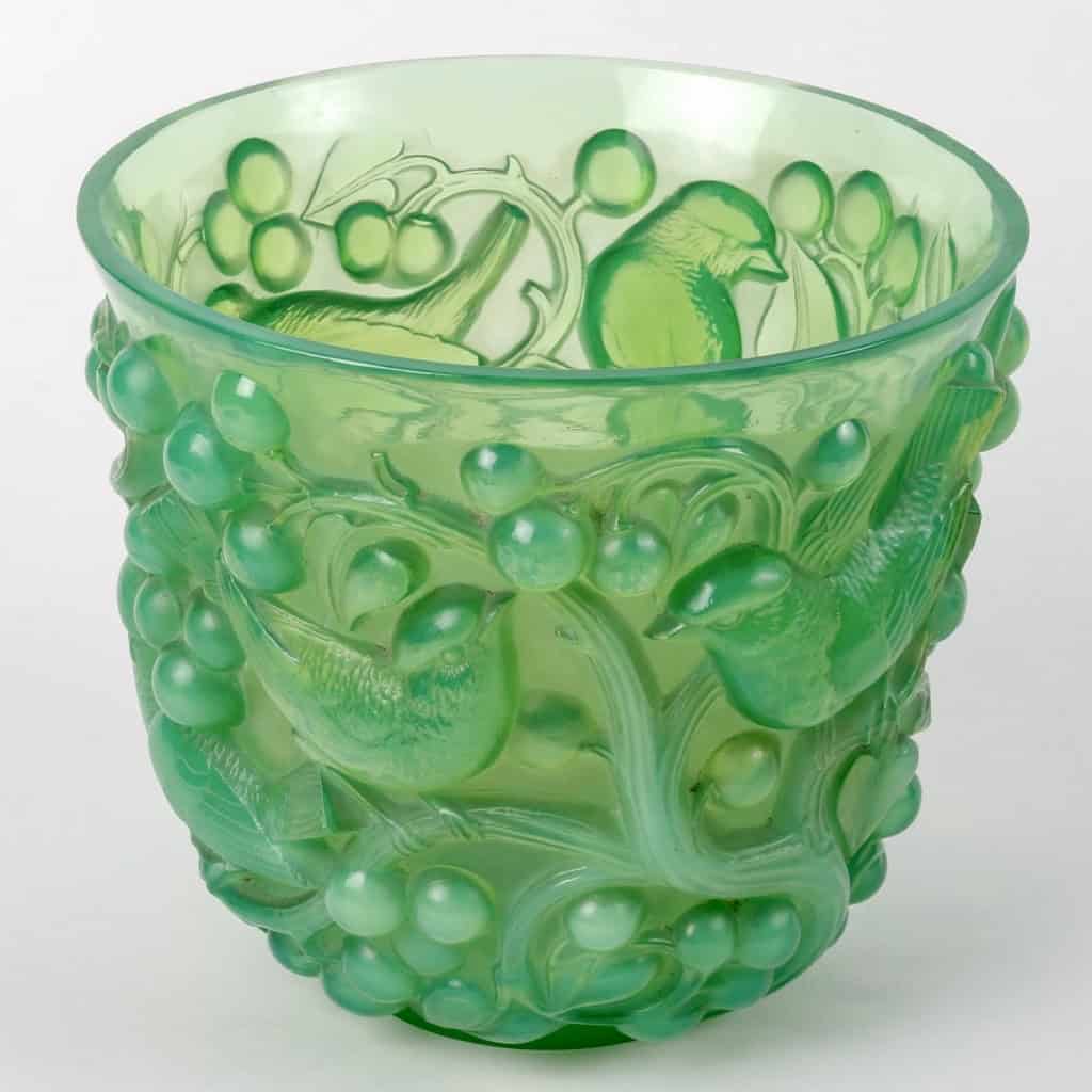 Vase « Avallon » verre peppermint de René LALIQUE | Biron Vase "Avallon" verre peppermint de René LALIQUE