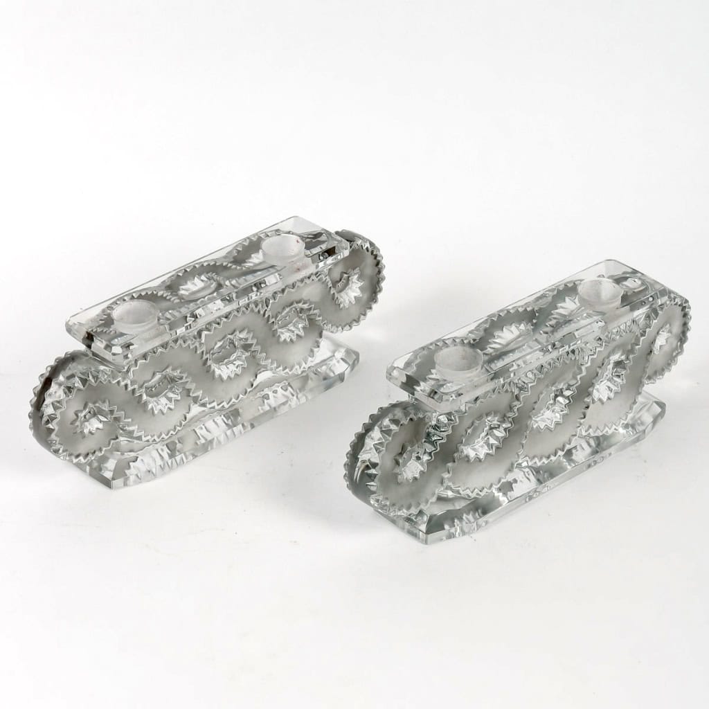 Paire de Bougeoirs "Auriac" verre blanc patiné gris de René LALIQUE