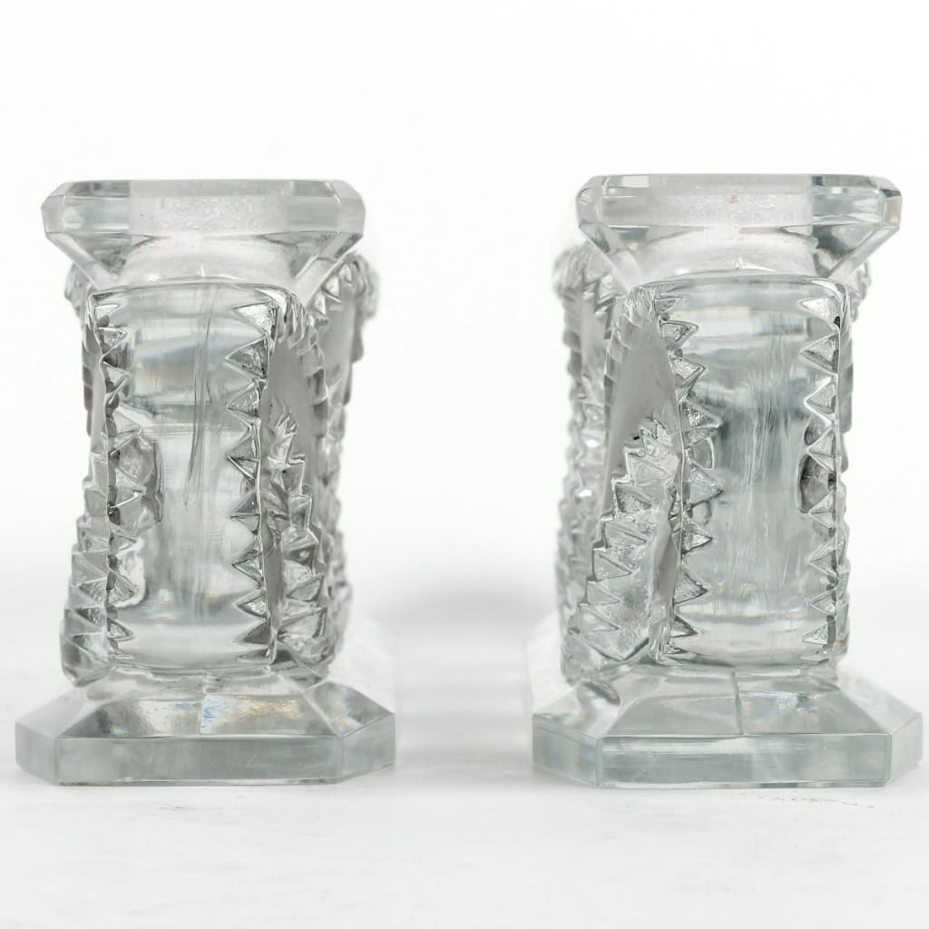 Paire de Bougeoirs "Auriac" verre blanc patiné gris de René LALIQUE