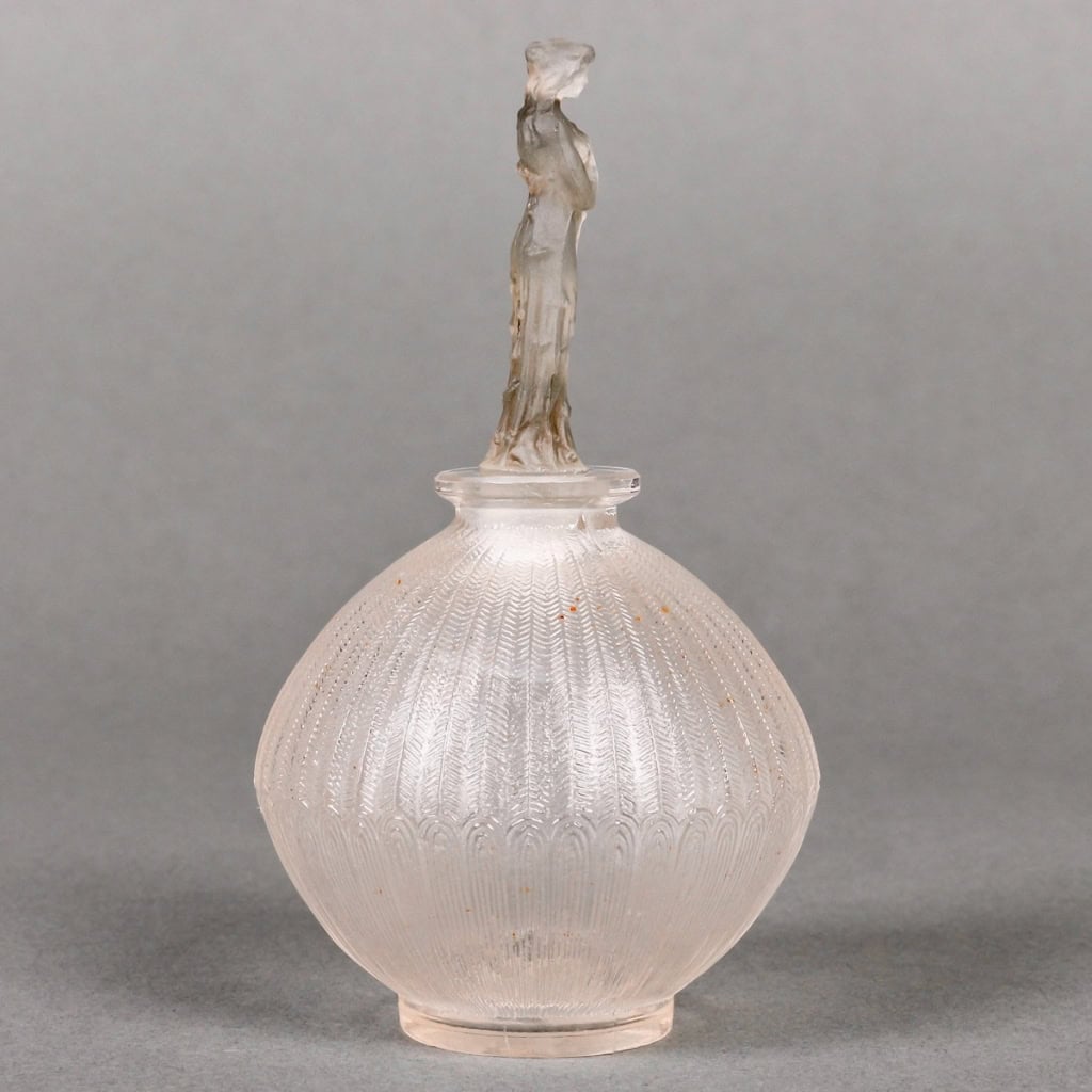Flacon « Roses » verre blanc patiné gris de René LALIQUE pour D’Orsay | Biron Flacon « Roses » verre blanc patiné gris de René LALIQUE pour D'Orsay