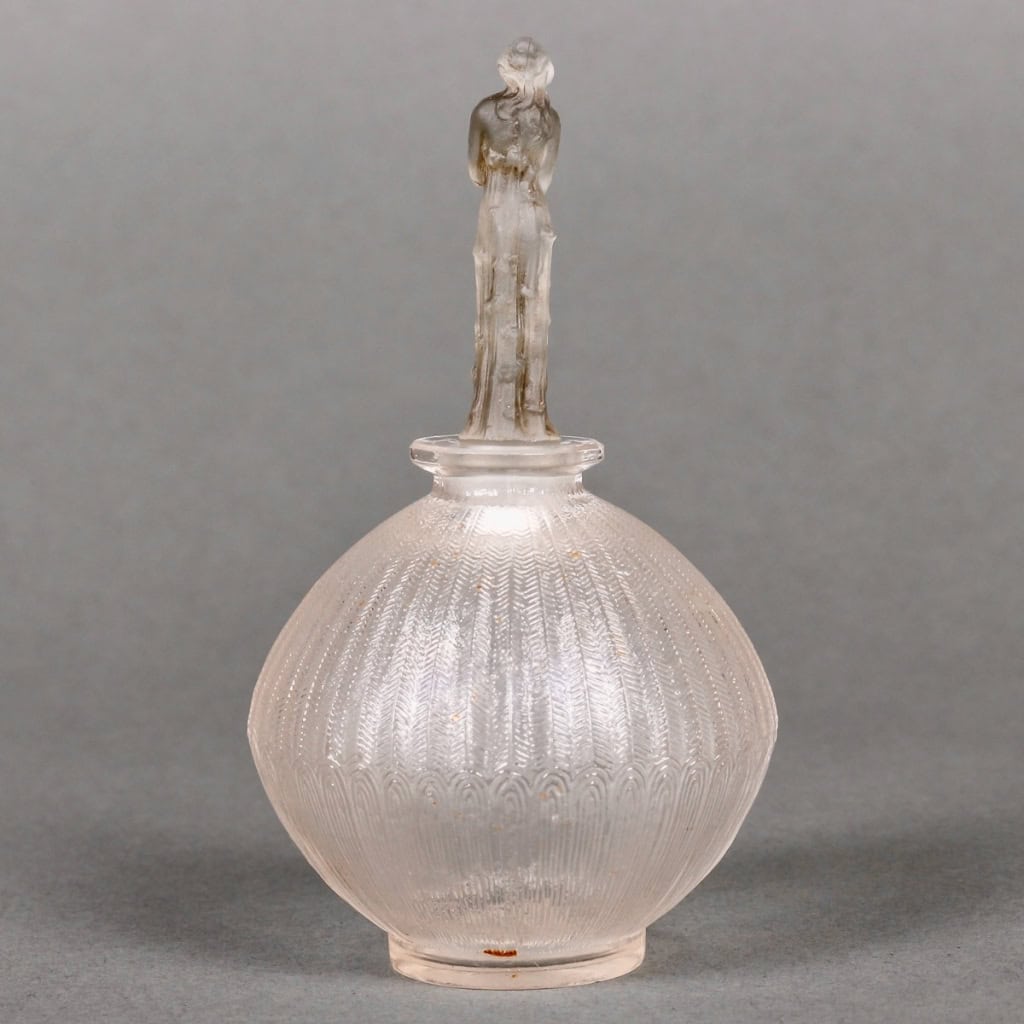 Flacon « Roses » verre blanc patiné gris de René LALIQUE pour D’Orsay | Biron Flacon « Roses » verre blanc patiné gris de René LALIQUE pour D'Orsay