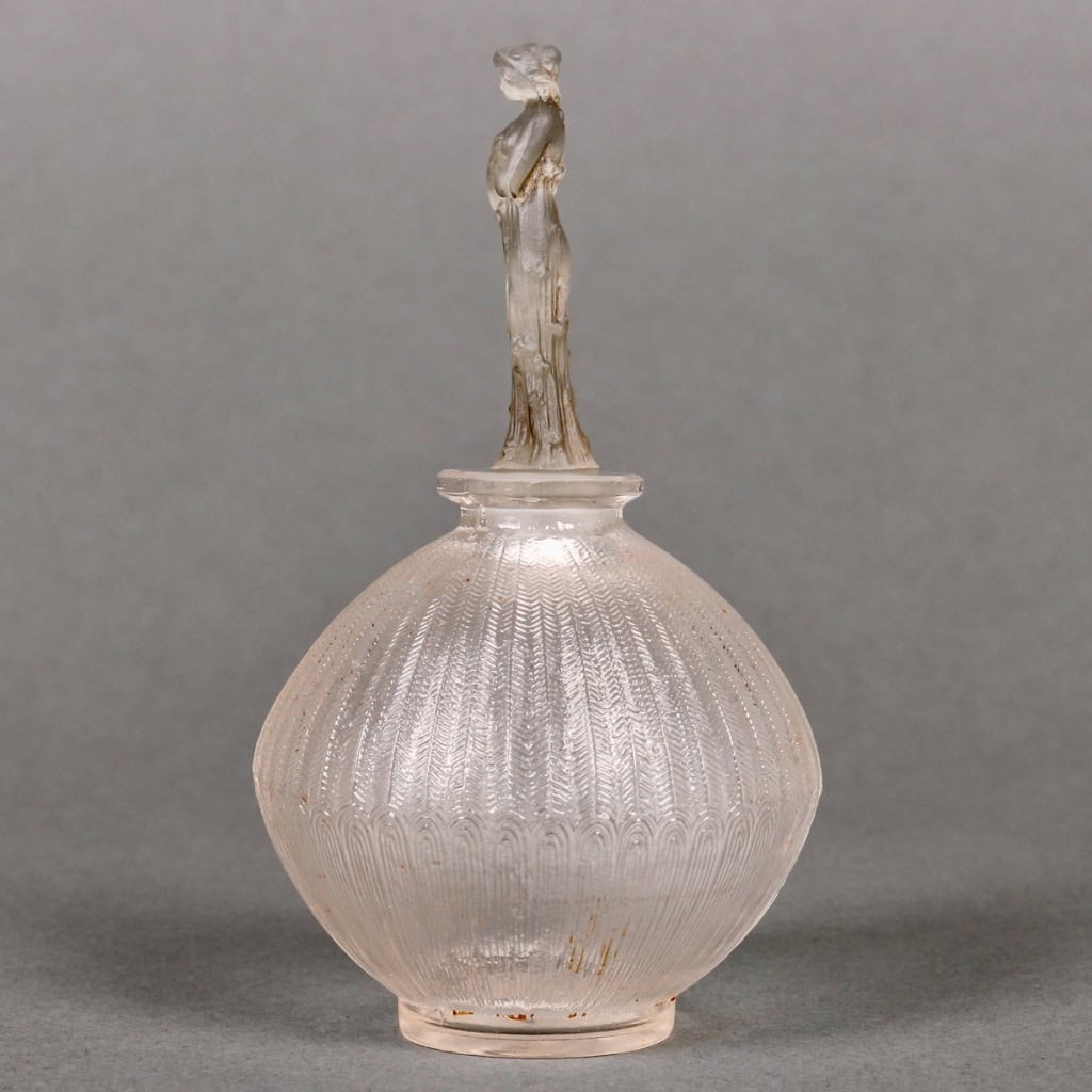 Flacon « Roses » verre blanc patiné gris de René LALIQUE pour D’Orsay | Biron Flacon « Roses » verre blanc patiné gris de René LALIQUE pour D'Orsay