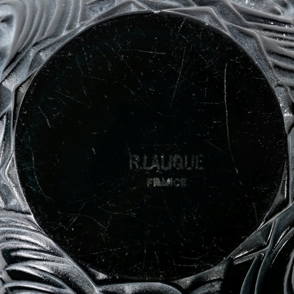 Vase « Courlis » verre vert patiné blanc de René LALIQUE | Biron Vase "Courlis" verre vert patiné blanc de René LALIQUE