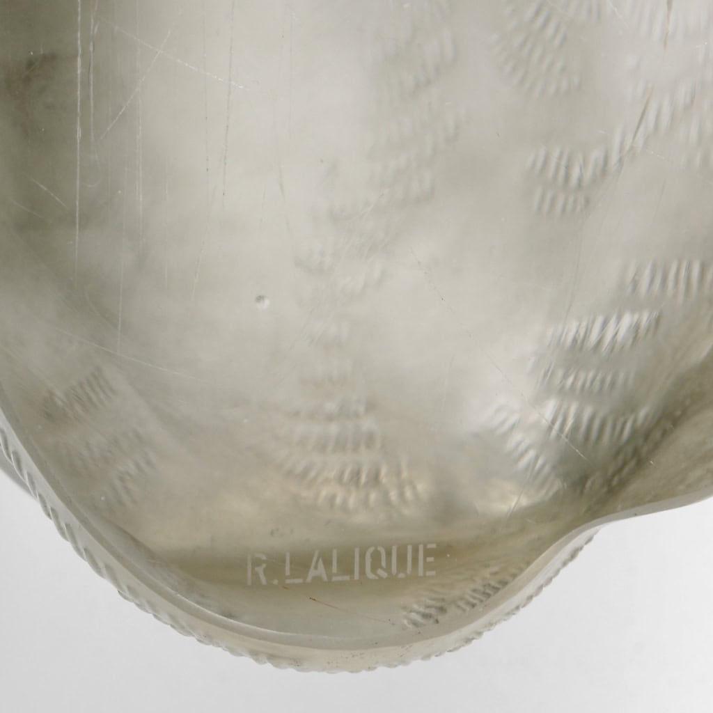 Statuette « Chat Couché » verre blanc de René LALIQUE | Biron Statuette "Chat Couché" verre blanc de René LALIQUE