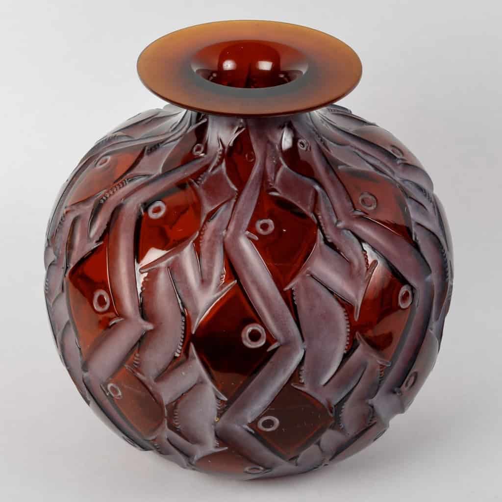 Vase « Penthièvre » verre ambre patiné blanc de René LALIQUE | Biron Vase "Penthièvre" verre ambre patiné blanc de René LALIQUE