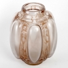 Vase « Six Figurines et Masques » verre blanc patiné sépia gris de René LALIQUE | Biron Vase "Six Figurines et Masques" verre blanc patiné sépia gris de René LALIQUE