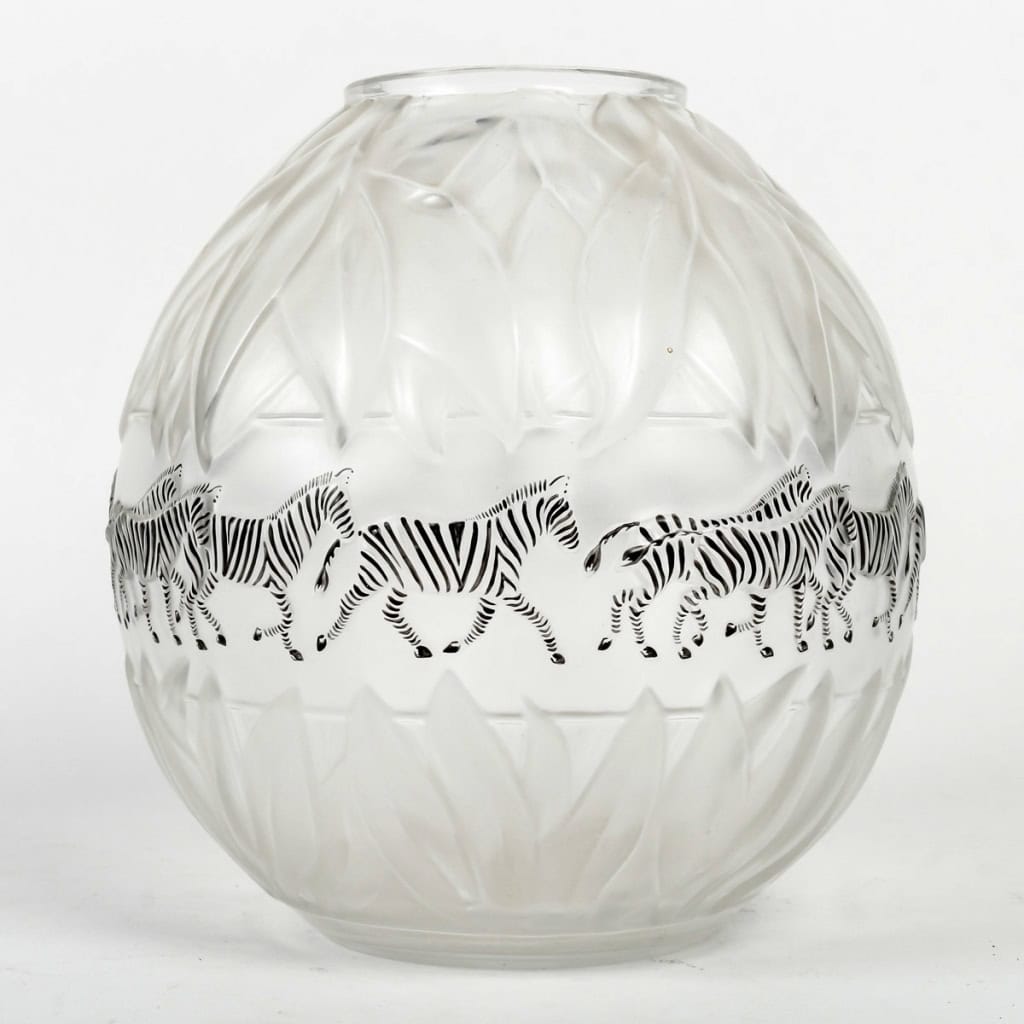 Vase « Tanzania » en cristal blanc émaillé noir de Marie-Claude LALIQUE | Biron ||||||