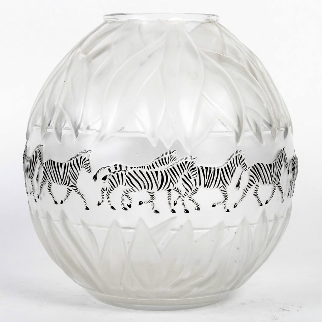 Vase « Tanzania » en cristal blanc émaillé noir de Marie-Claude LALIQUE | Biron Vase « Tanzania » en cristal blanc émaillé noir de Marie-Claude LALIQUE