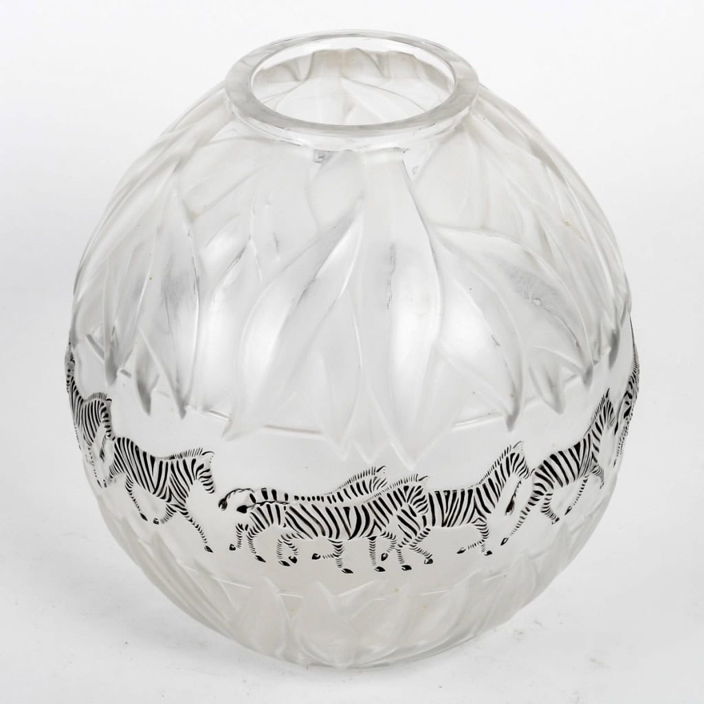 Vase « Tanzania » en cristal blanc émaillé noir de Marie-Claude LALIQUE | Biron Vase « Tanzania » en cristal blanc émaillé noir de Marie-Claude LALIQUE