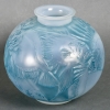 Vase « Poissons » verre opalescent multi-couche patiné bleu de René LALIQUE | Biron Vase "Poissons" verre opalescent multi-couche patiné bleu de René LALIQUE