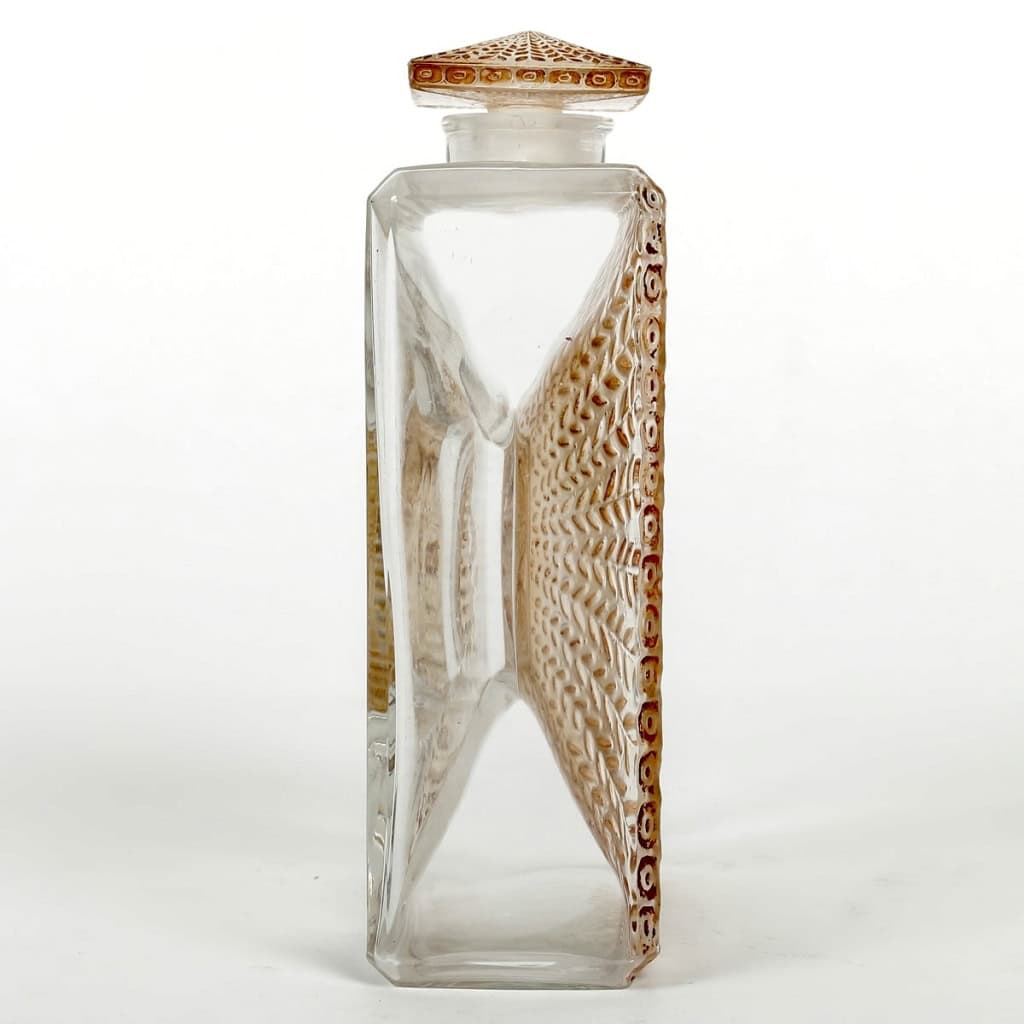 Flacon « La Belle Saison » verre blanc patiné sépia de René LALIQUE | Biron Flacon "La Belle Saison" verre blanc patiné sépia de René LALIQUE