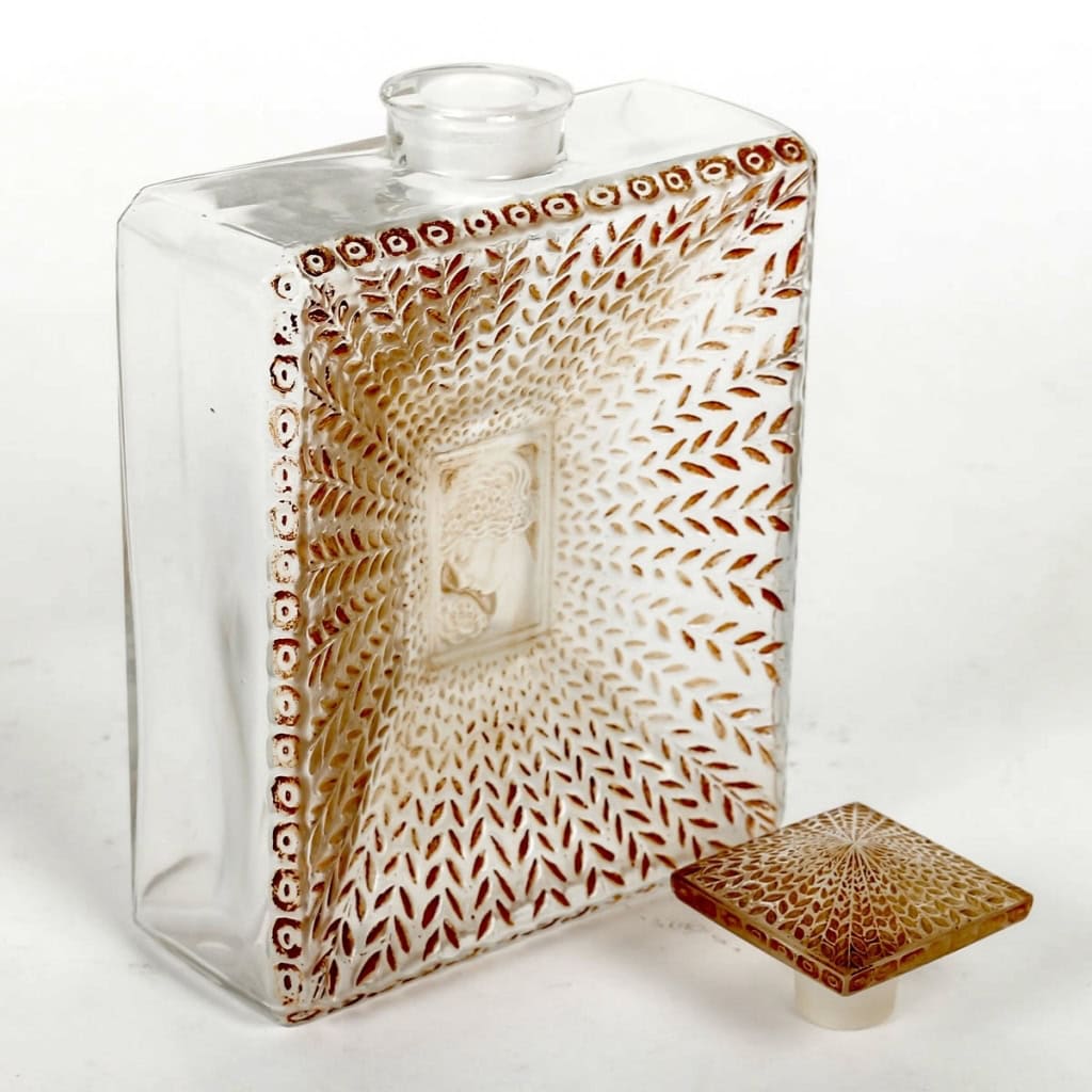 Flacon « La Belle Saison » verre blanc patiné sépia de René LALIQUE | Biron Flacon "La Belle Saison" verre blanc patiné sépia de René LALIQUE