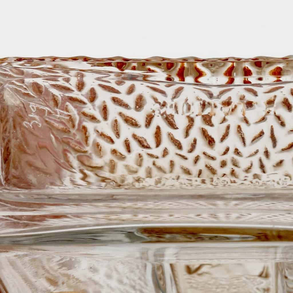 Flacon « La Belle Saison » verre blanc patiné sépia de René LALIQUE | Biron Flacon "La Belle Saison" verre blanc patiné sépia de René LALIQUE