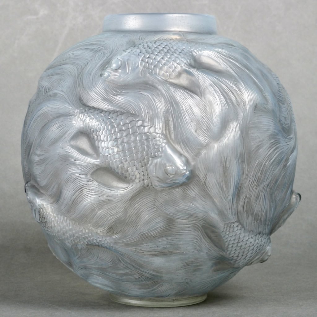 Vase « Formose » verre opalescent double couche patiné gris de René LALIQUE | Biron Vase "Formose" verre opalescent double couche patiné gris de René LALIQUE