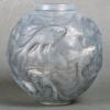 Vase « Formose » verre opalescent double couche patiné gris de René LALIQUE | Biron Vase "Formose" verre opalescent double couche patiné gris de René LALIQUE