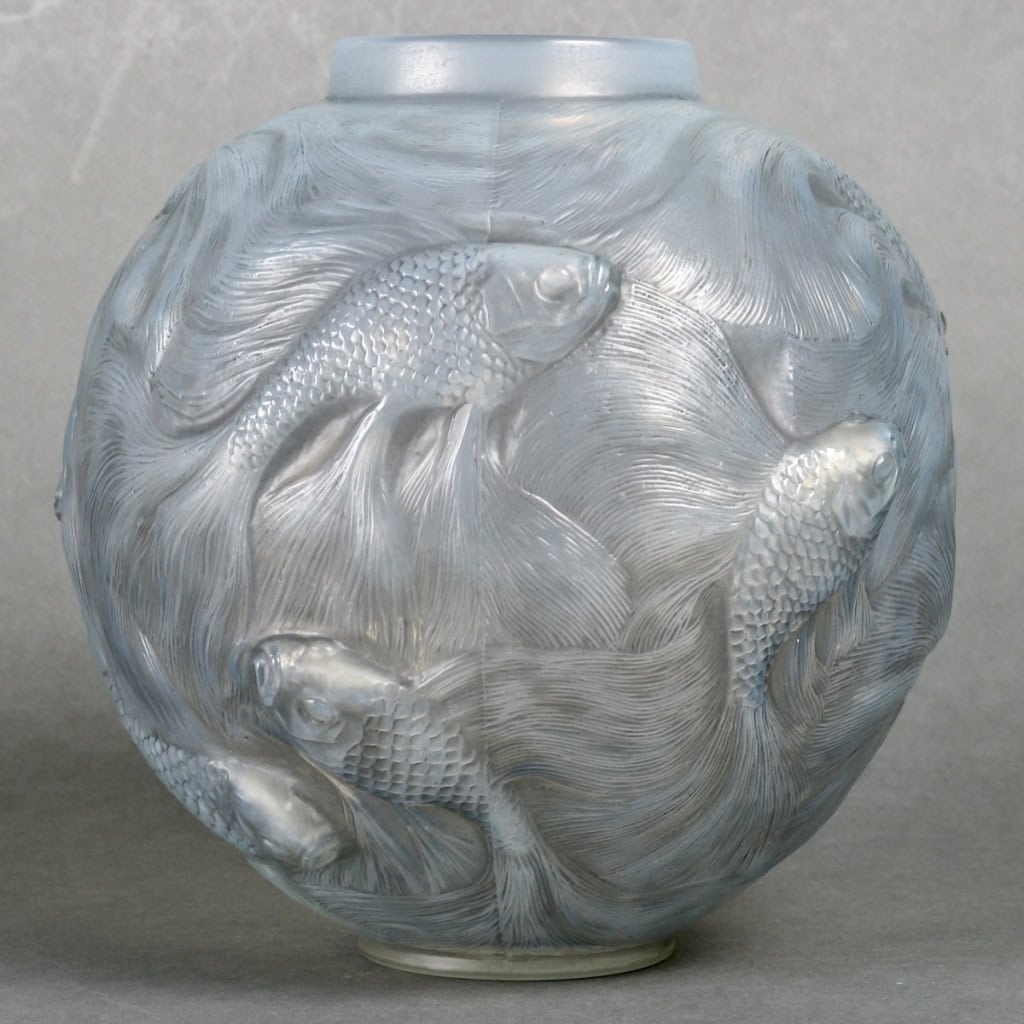 Vase « Formose » verre opalescent double couche patiné gris de René LALIQUE | Biron Vase "Formose" verre opalescent double couche patiné gris de René LALIQUE