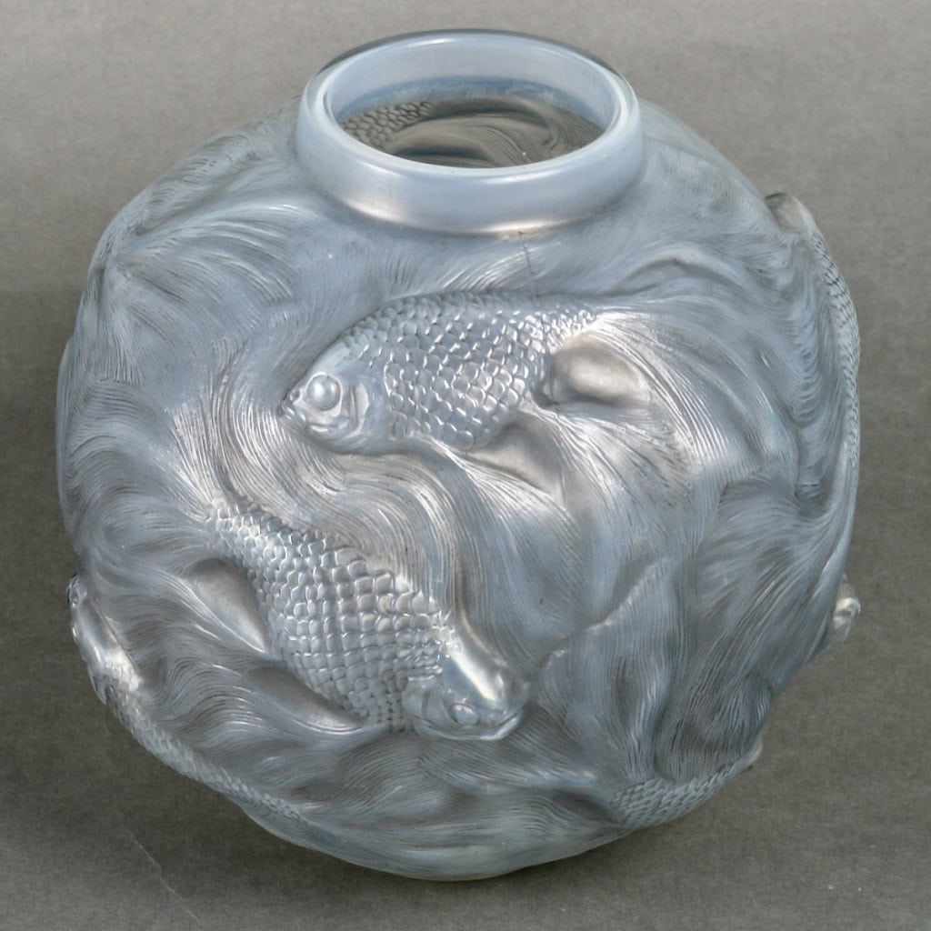 Vase « Formose » verre opalescent double couche patiné gris de René LALIQUE | Biron Vase "Formose" verre opalescent double couche patiné gris de René LALIQUE