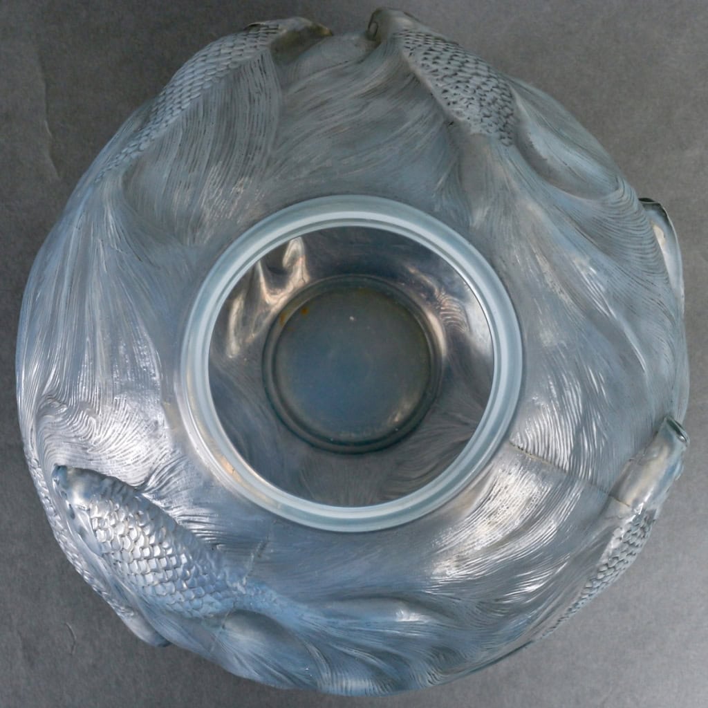 Vase « Formose » verre opalescent double couche patiné gris de René LALIQUE | Biron Vase "Formose" verre opalescent double couche patiné gris de René LALIQUE