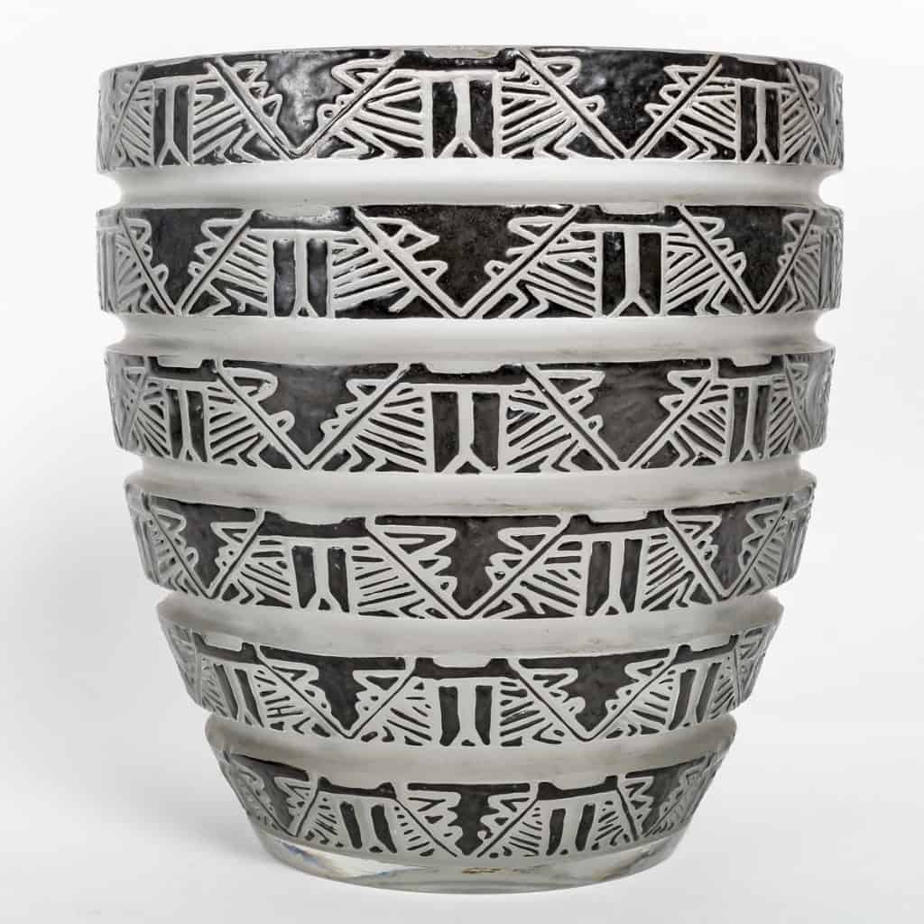 Vase « Lagamar » verre blanc émaillé noir d’origine à chaud de René LALIQUE | Biron ||||||