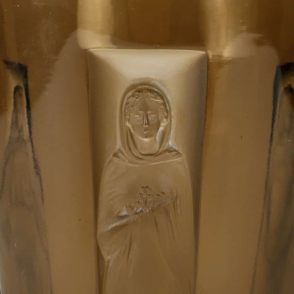 Vase « Gobelet Six Figurines » verre topaze fumé de René LALIQUE | Biron Vase "Gobelet Six Figurines" verre topaze fumé de René LALIQUE