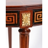 Table ronde ouvrant par un tiroir en marqueterie de bois précieux. Plateau finement marqueté d’une scène d’après l’Antique | Biron Table ronde ouvrant par un tiroir en marqueterie de bois précieux. Plateau finement marqueté d'une scène d'après l'Antique