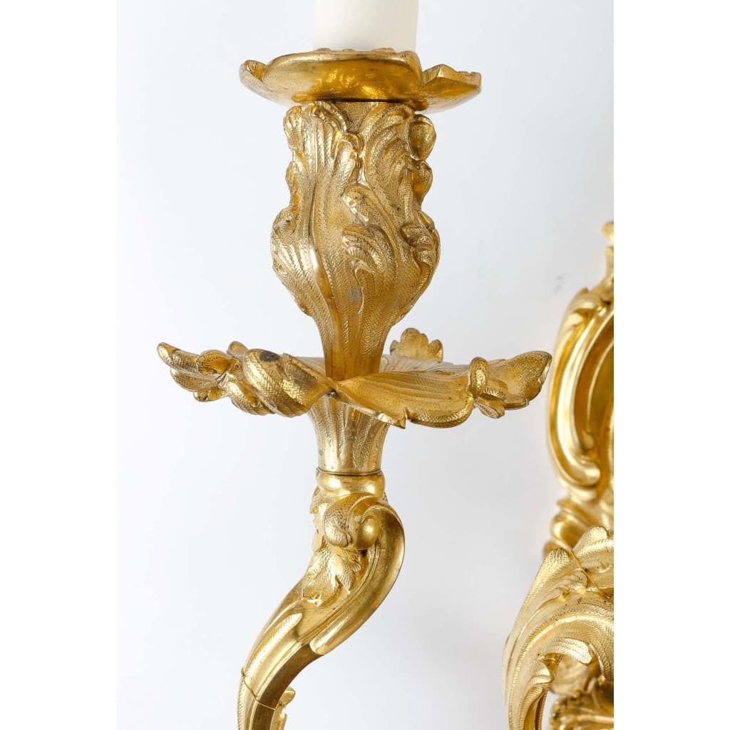 Importante paire d’appliques en bronze doré, finement ciselé, style Louis XV Rocaille, circa 1880 | Biron Importante paire d'appliques en bronze doré, finement ciselé, style Louis XV Rocaille, circa 1880