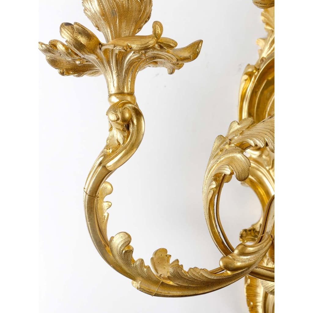 Importante paire d’appliques en bronze doré, finement ciselé, style Louis XV Rocaille, circa 1880 | Biron Importante paire d'appliques en bronze doré, finement ciselé, style Louis XV Rocaille, circa 1880