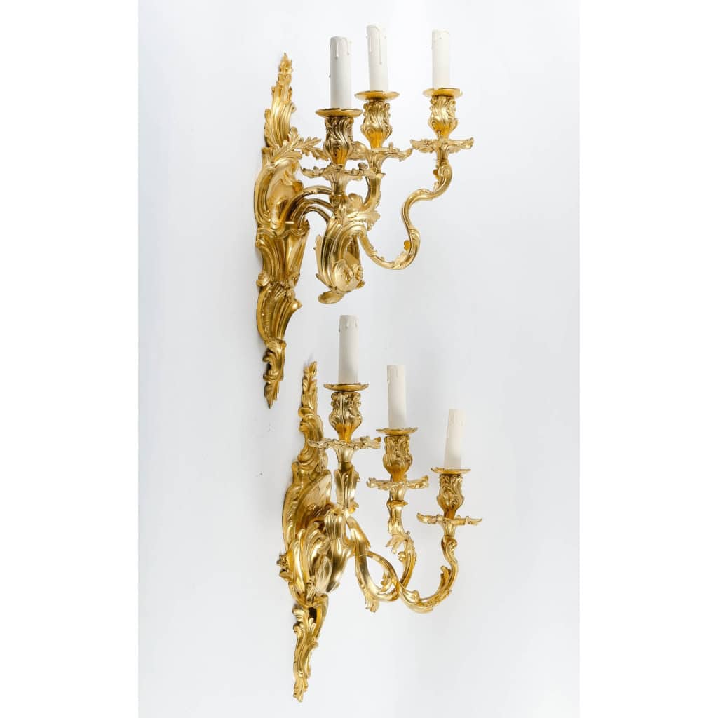 Importante paire d’appliques en bronze doré, finement ciselé, style Louis XV Rocaille, circa 1880 | Biron Importante paire d'appliques en bronze doré, finement ciselé, style Louis XV Rocaille, circa 1880