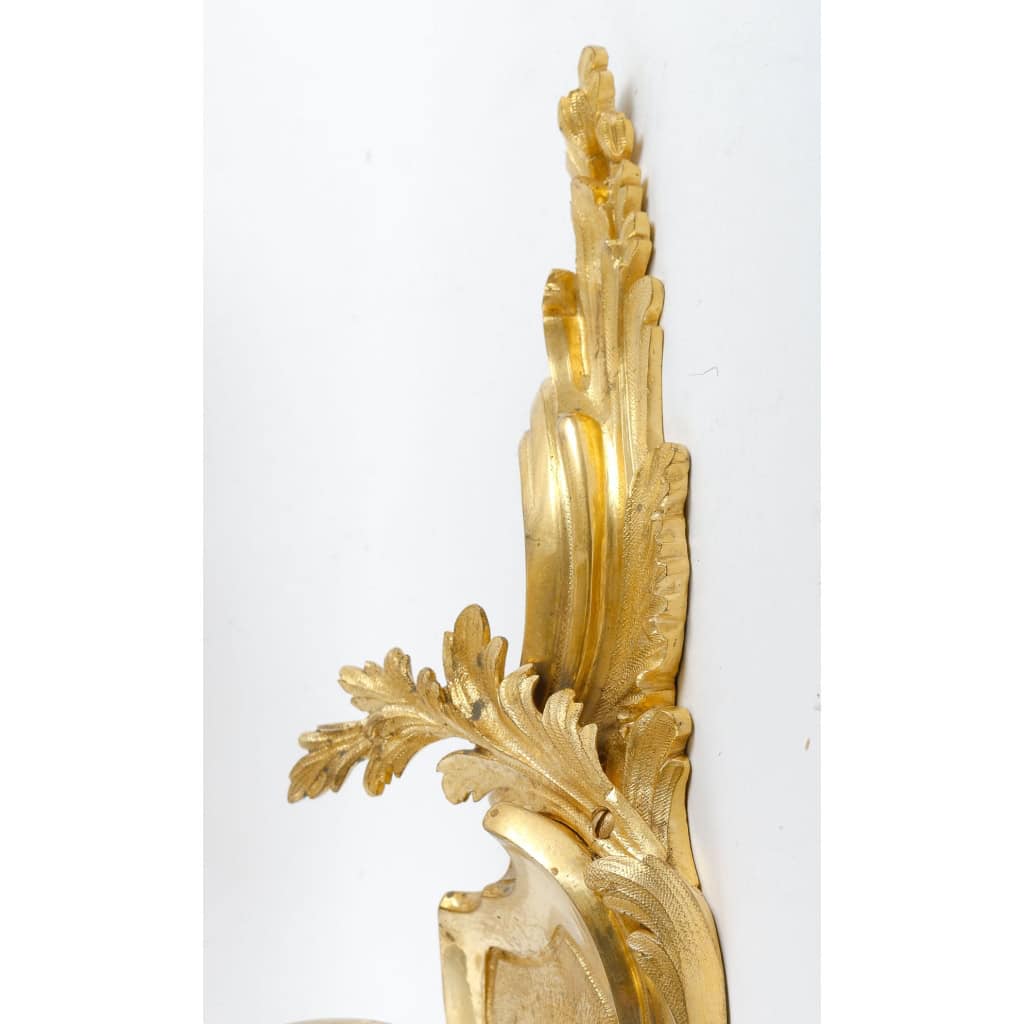 Importante paire d’appliques en bronze doré, finement ciselé, style Louis XV Rocaille, circa 1880 | Biron Importante paire d'appliques en bronze doré, finement ciselé, style Louis XV Rocaille, circa 1880