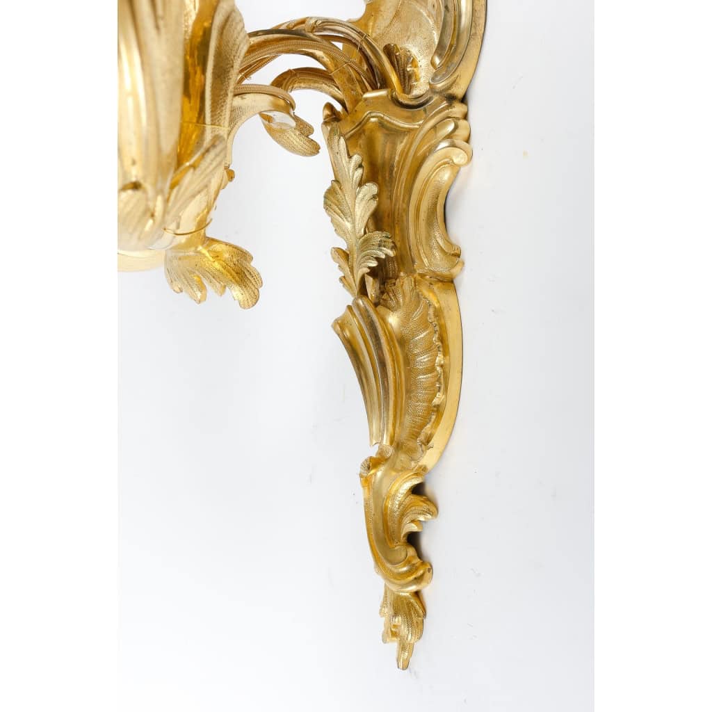 Importante paire d’appliques en bronze doré, finement ciselé, style Louis XV Rocaille, circa 1880 | Biron Importante paire d'appliques en bronze doré, finement ciselé, style Louis XV Rocaille, circa 1880