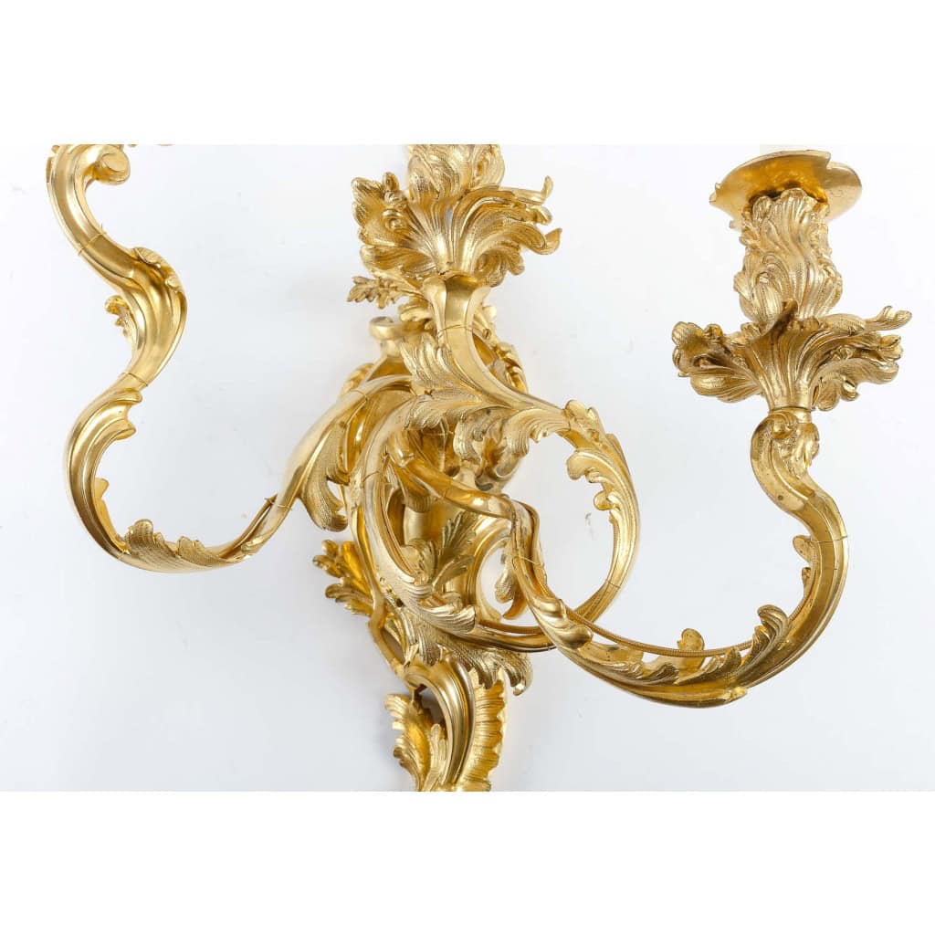Importante paire d’appliques en bronze doré, finement ciselé, style Louis XV Rocaille, circa 1880 | Biron Importante paire d'appliques en bronze doré, finement ciselé, style Louis XV Rocaille, circa 1880