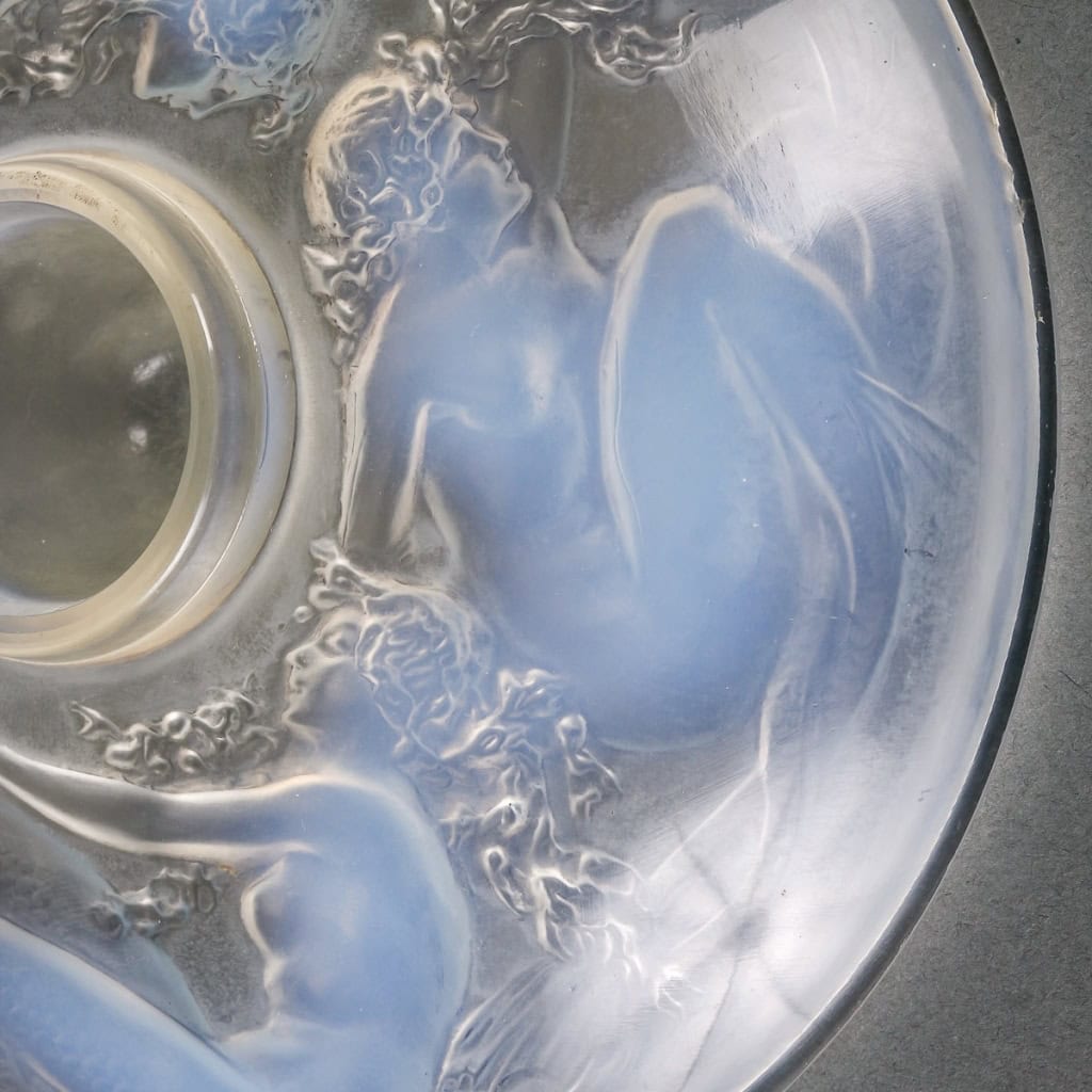 Encrier « Quatre Sirènes » verre opalescent patiné gris de René LALIQUE | Biron Encrier "Quatre Sirènes" verre opalescent patiné gris de René LALIQUE