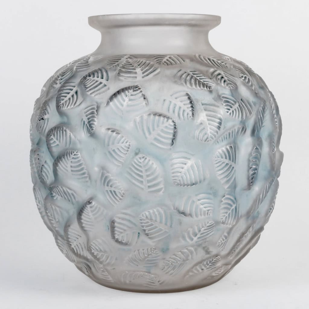 Vase « Charmille » verre blanc patiné bleu de René LALIQUE | Biron |||||||