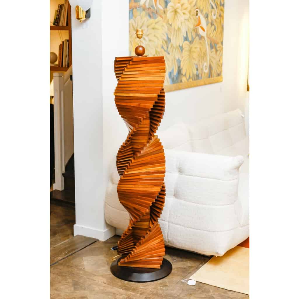 Pied de lampe en bois, sculptural. Années 1970 | Biron Pied de lampe en bois, sculptural. Années 1970