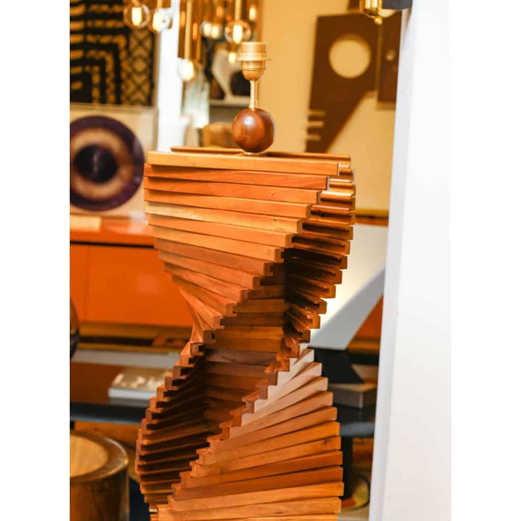 Pied de lampe en bois, sculptural. Années 1970 | Biron Pied de lampe en bois, sculptural. Années 1970