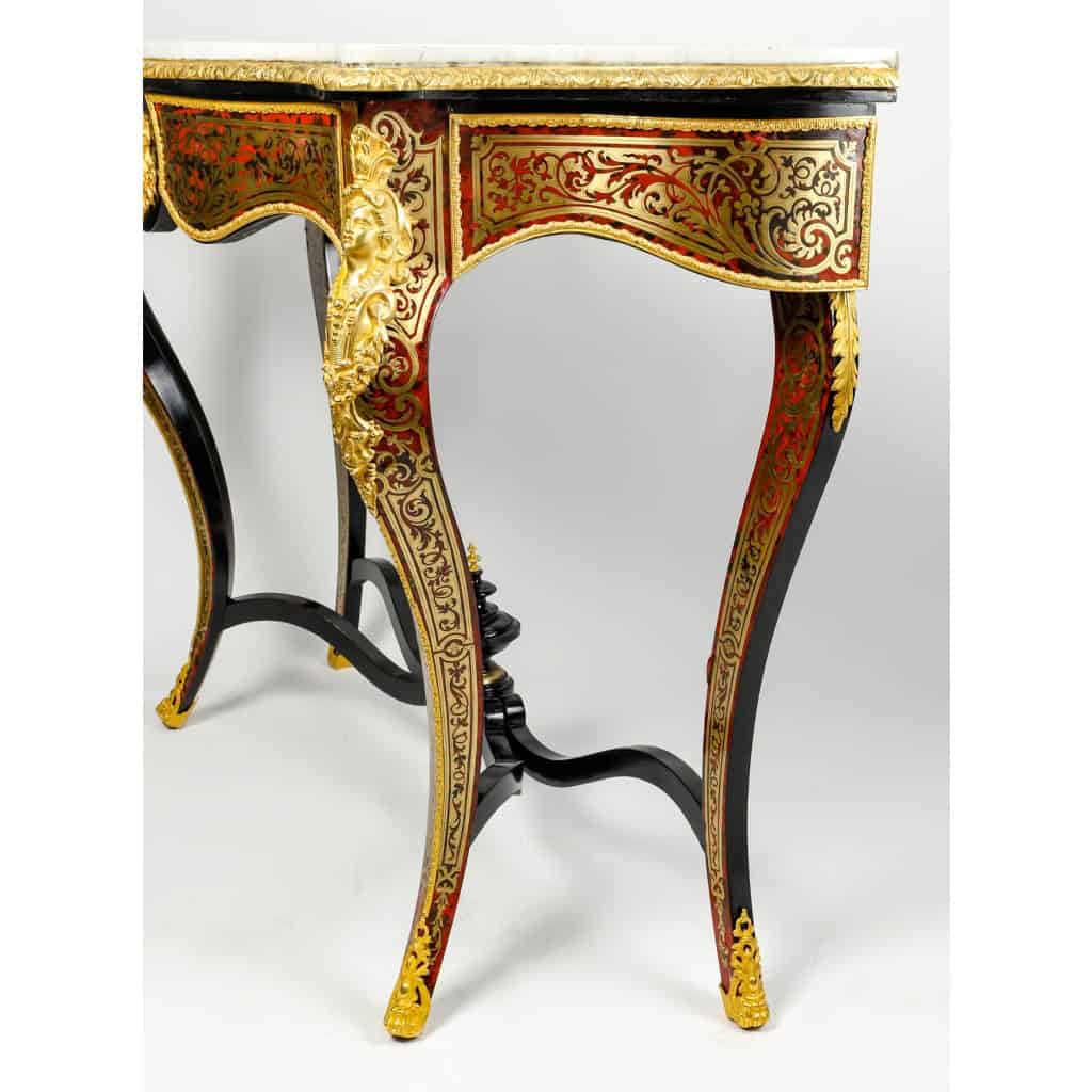 Importante Console en marqueterie dite Boulle et dessus en marbre blanc de Carrare | Biron Importante Console en marqueterie dite Boulle et dessus en marbre blanc de Carrare